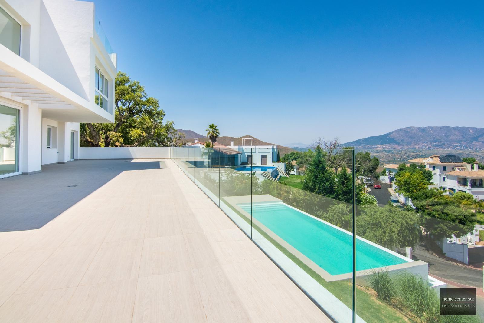 Luksus-Villa myynnissä  Avenida Ojen 1 (Marbella), 1.980.000 €