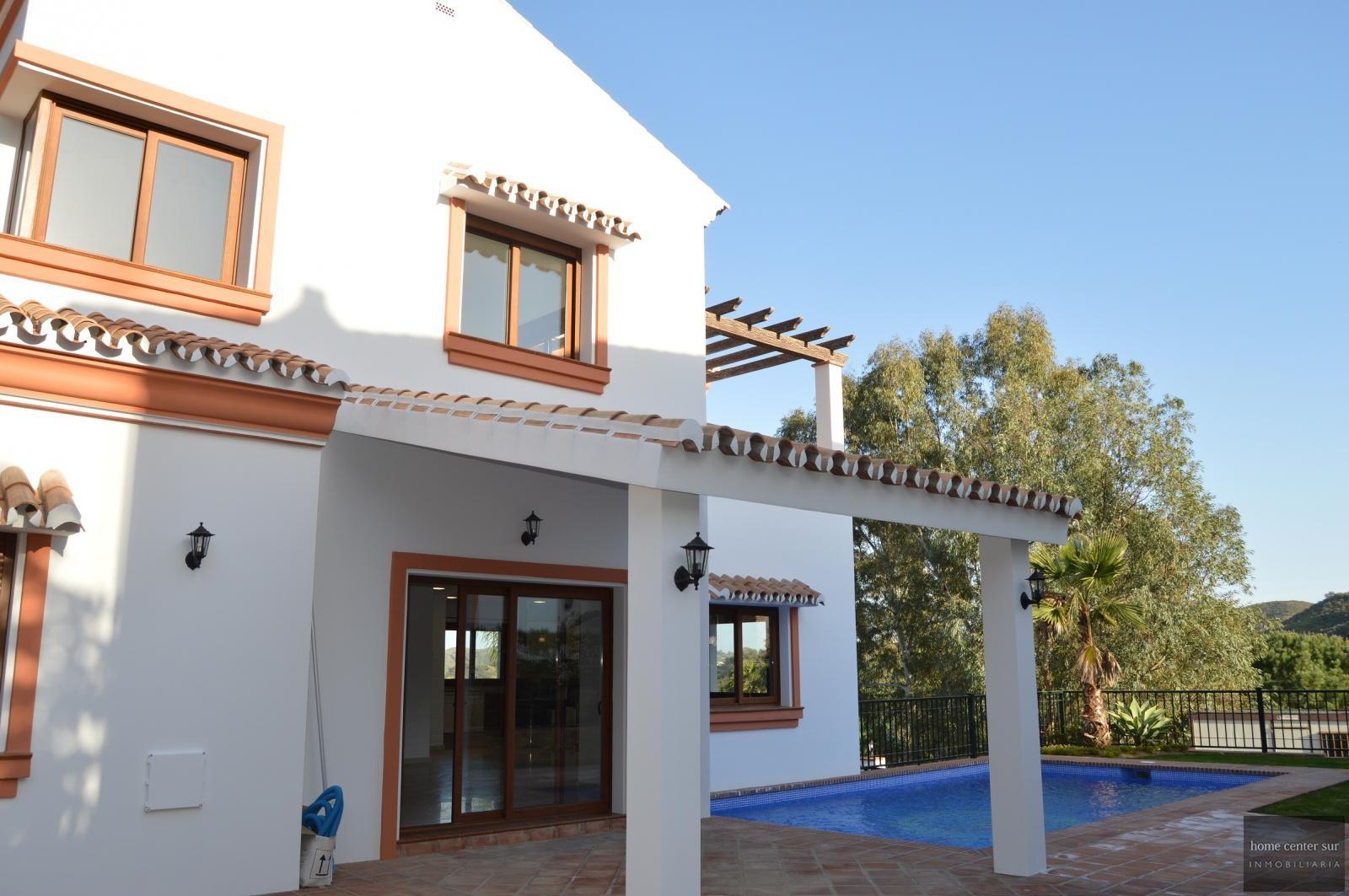 Villa de Lujo en venta en Calle Mirador del Golf 1 (Mijas Costa), 895.000 €